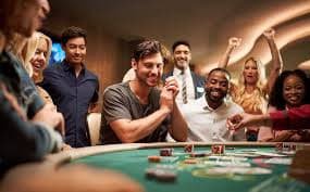 Antarmuka platform qq121 menampilkan berbagai kategori permainan dan sportsbook