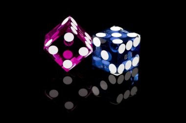 Perbandingan tampilan aplikasi native dan browser web qq121